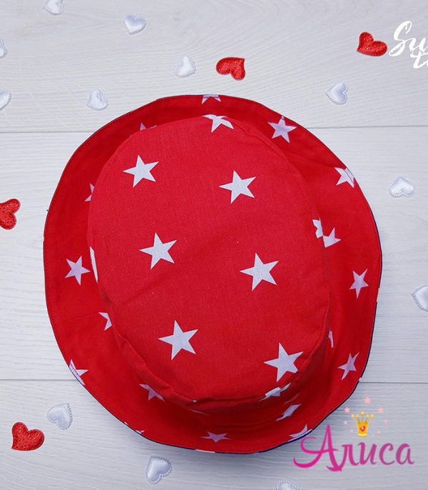 летняя детская панамка "Звезды на красном"