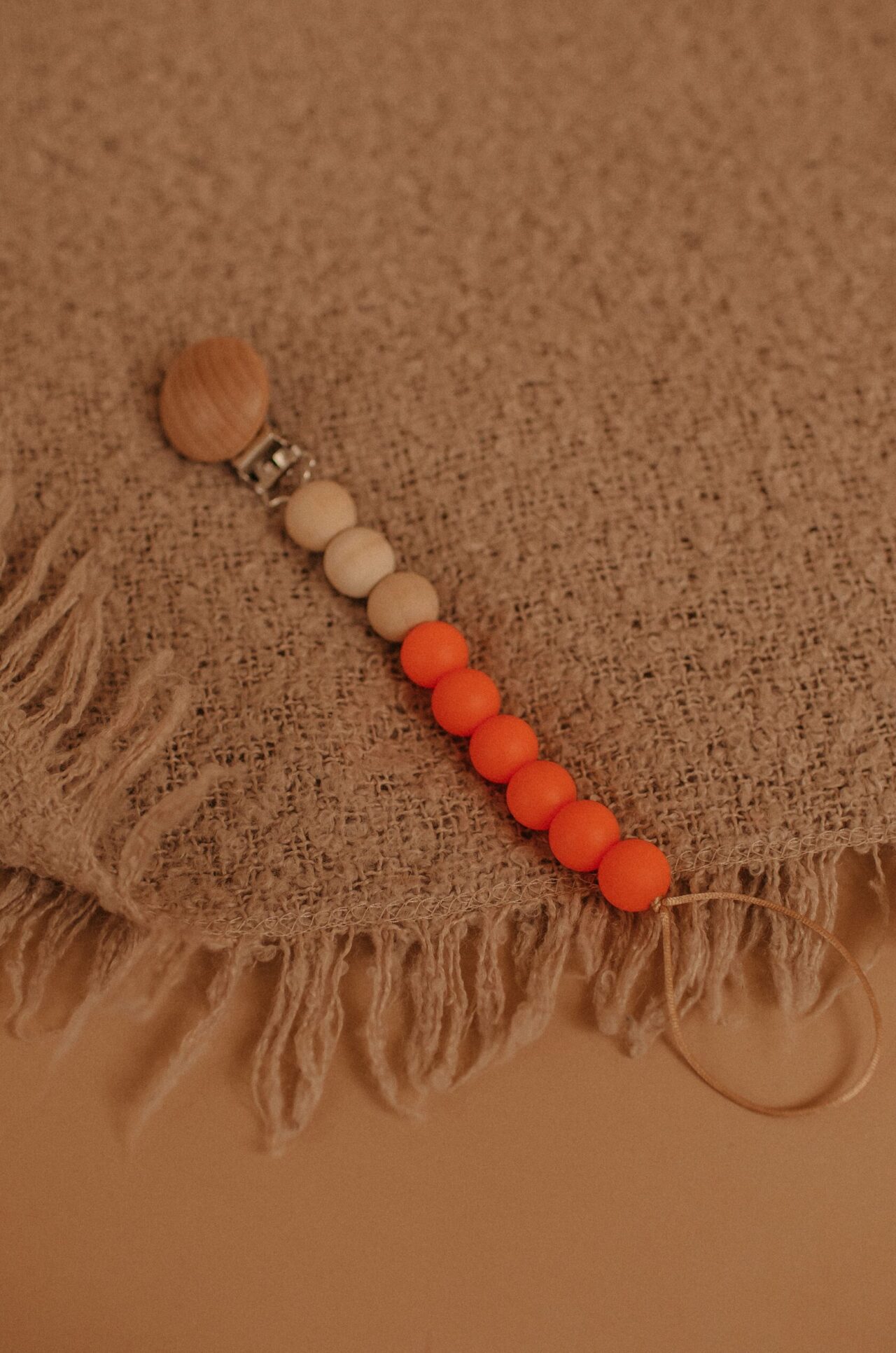 Тримач для пустушки Cleo - Apricol