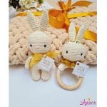 "Зайка с вышивкой" в молочном цвете с горчичным воротничком