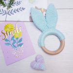 Эко-грызунок ручной работы "Ушки-шуршалки" на деревянном колечке из бука