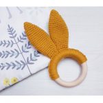 Эко-грызунок ручной работы "Ушки-шуршалки" на деревянном колечке из бука