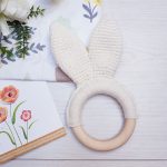 Эко-грызунок ручной работы "Ушки-шуршалки" на деревянном колечке из бука