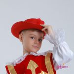 шляпа мушкетера с пером детская