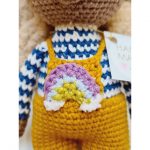 Вязанная игрушка ручной работы "Мишутка в комбинезоне"