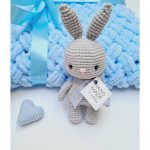 Вязанная игрушка ручной работы "Зайка в сером" для малышей