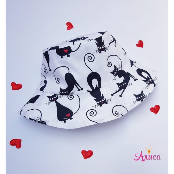 Панама хлопковая для девочки "Котики черные на белом"