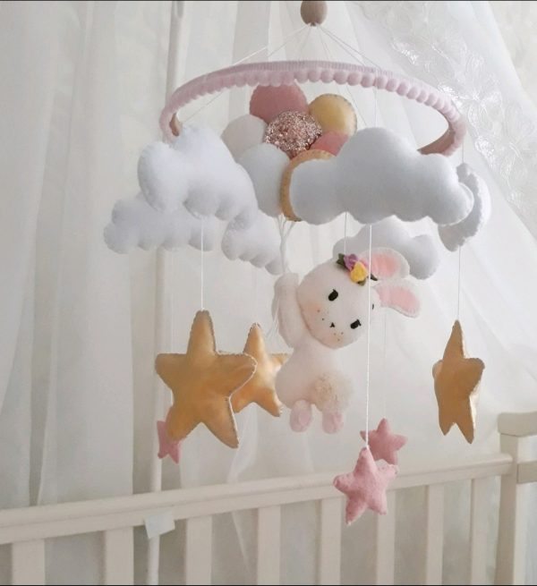 Мобиль из фетра на кроватку "Зайчик"