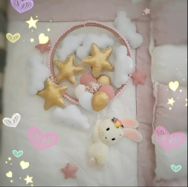 Мобиль из фетра на кроватку "Зайчик"