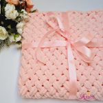 Плед вязаный для новорожденных в персиковом цвете