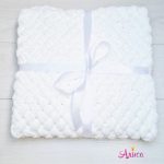 Плед вязаный для новорожденных в белом цвете