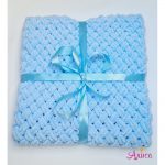 Плед вязаный для новорожденных в голубом цвете