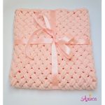 Плед вязаный для новорожденных в персиковом цвете