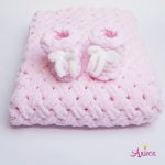 Плед вязаный для новорожденных в нежно-розовом цвете