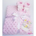 Плед вязаный для новорожденных в нежно-розовом цвете
