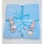 Подарочный набор вязанный плед голубого цвета и игрушка на выбор