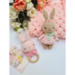 Подарочный набор вязаный плед пудрово-розового цвета и игрушка на выбор