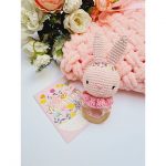 Подарочный набор вязаный плед пудрово-розового цвета и игрушка на выбор