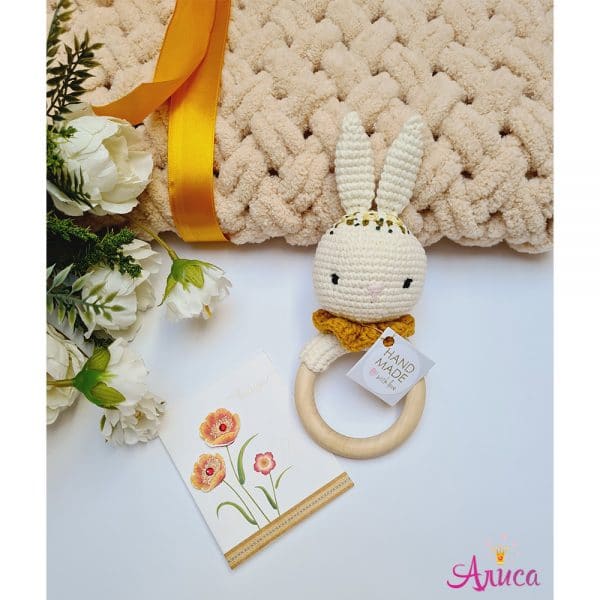 "Зайка с вышивкой" в молочном цвете с горчичным воротничком