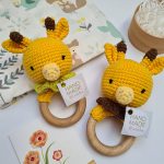 Погремушка ручной работы "Жирафик" с воротничком