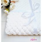 Плед вязаный для новорожденных в белом цвете